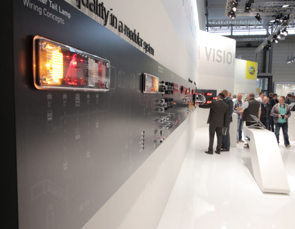 Hüppmeier Marketing und Design GmbH - Referenz - Messedesign - Hella IAA 2016 - 7